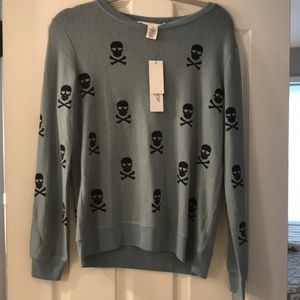 Skull print pull over sweater